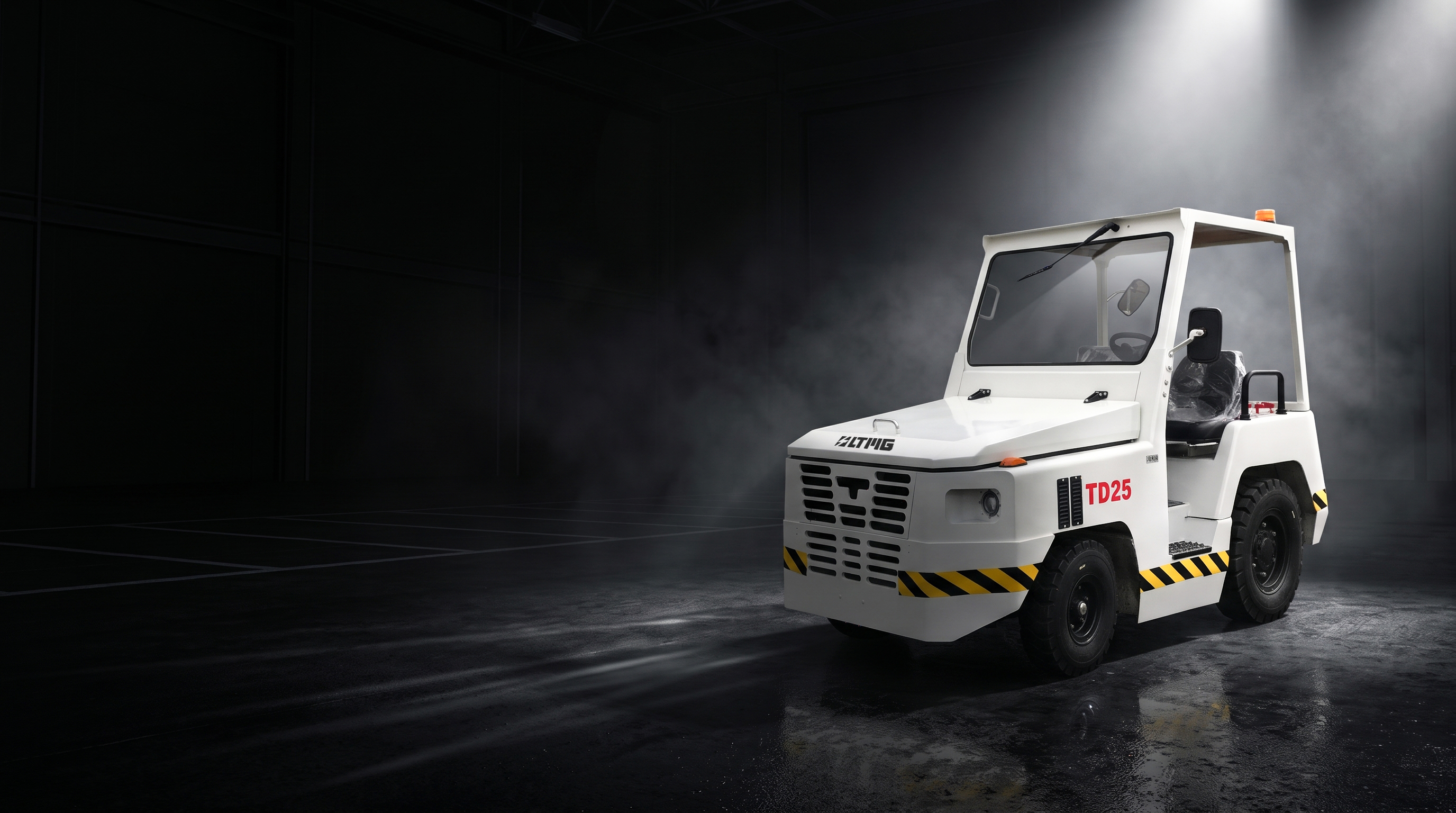 ELECTRIC BAGGAGE TOW TRACTOR
